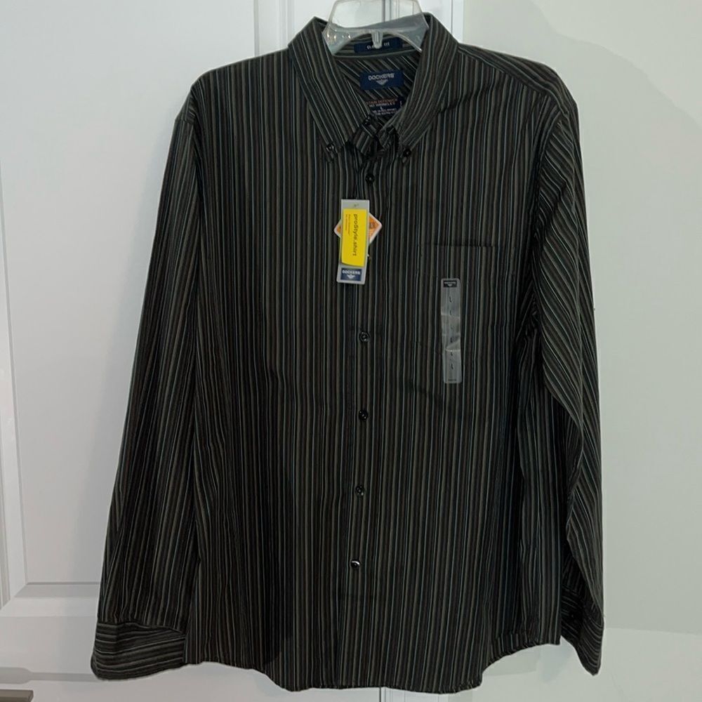 New stain defender NO iron Black stripe Dockers Long Sleeve Bottom-Down Shirt L